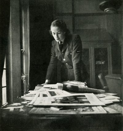 I læsesalen, c1943. af Cecil Beaton