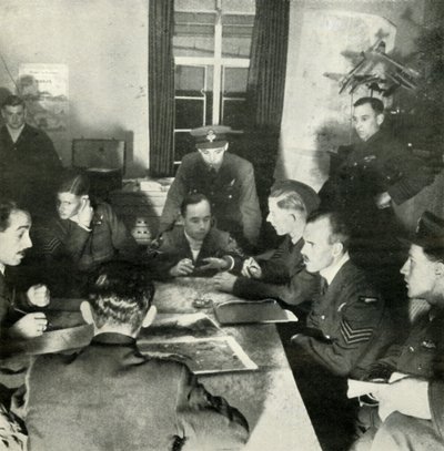 Afhøring af flybesætninger, W.A.A.F. Hjælp i dette arbejde, c1943. af Cecil Beaton