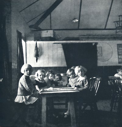 Lektioner for London-børn i landsbyhuset, 1941 af Cecil Beaton