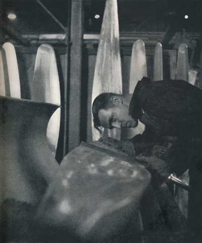Måleluftskrueblade, 1941 af Cecil Beaton