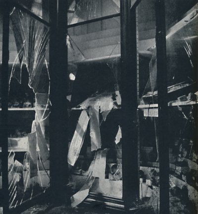 Udstillingssager i Naturhistorisk Museum, 1941 af Cecil Beaton