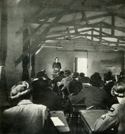 W.A.A.F. Officersforelæsninger, c1943. af Cecil Beaton
