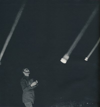 Krig..., 1941 af Cecil Beaton
