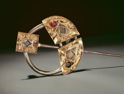 Ringformet broche, Ardagh Hoard, Reerasta, County Limerick, vikingetiden (forgyldt sølv) af Celtic