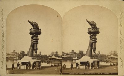 Kolossal hånd og fakkel "Liberty" udstillet på Philadelphia Centennial Exhibition, 1876 af Centennial Photographic Co.