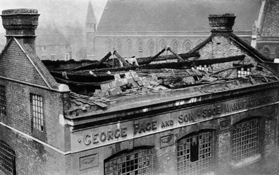 Skader udført i det første bombetogt mod London, 1915 1937 af Central Press