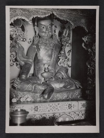 En mindre embedsmand i ceremonielt tøj af Charles Alfred Bell