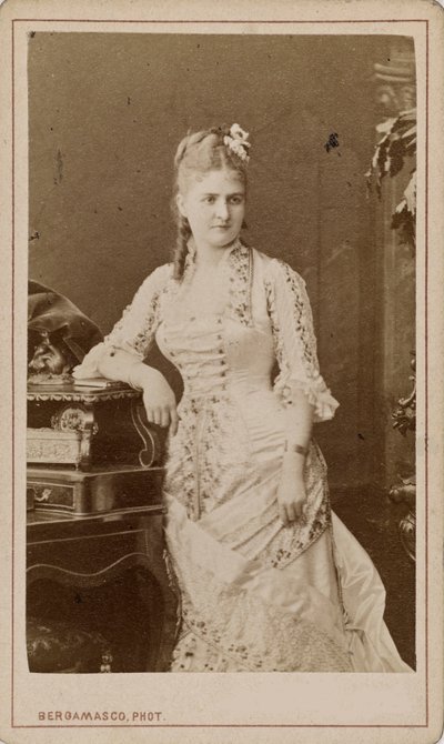 Portræt af operasangerinden Caroline Salla Caroline Louise de Septavaux, ca. 1880. af Charles Bergamasco