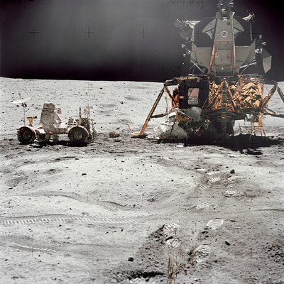 Apollo 16 Lunar Module Orion på månens overflade, 21. april 1972. af Charles Duke
