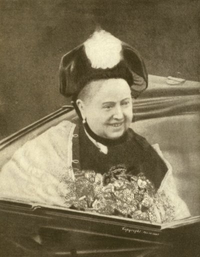 Dronning Victoria smiler, efter at have taget imod en buket blomster, Isle of Wight, ca. 1887 (s/h-foto) af Charles Knight