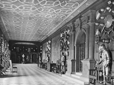 Klosteret eller våbenhuset af Charles Latham