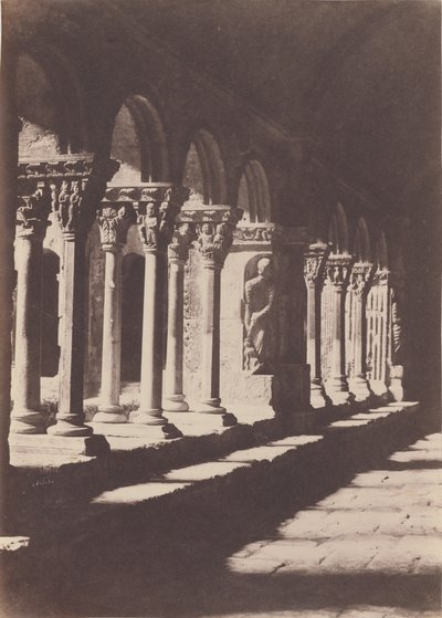 En gang i klostergangen ved Saint-Trophime-kirken, Arles af Charles Nègre
