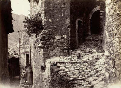 En gade i Sainte-Agnes nær Roquebrune, ca. 1865. af Charles Nègre
