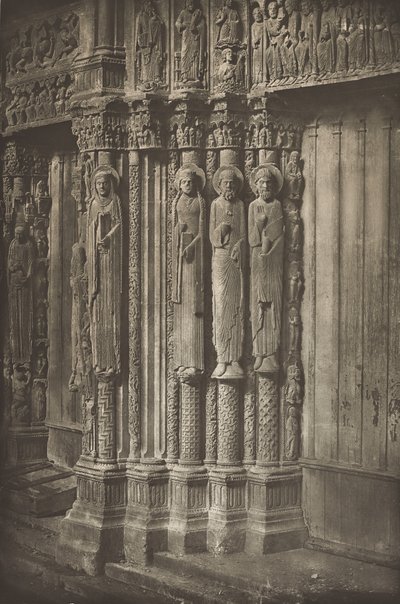 Chartres katedral. Højre dør til den kongelige portal, West Side, XII århundrede, før juli 1857. af Charles Nègre
