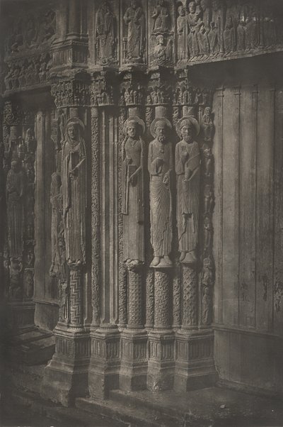 Tavle XIII Chartres-katedralen, statuersøjler af den centrale dør til portalen..., 1855. af Charles Nègre