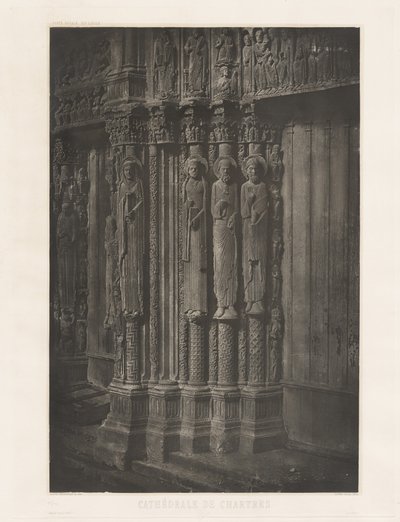 Tavle XIII – Chartres-katedralen, statue-søjler i den centrale dør til den kongelige indgang (plade XIII – Chartres-katedralen, statue-søjler i den centrale dør til den kongelige indgang) af Charles Nègre, André Jammes