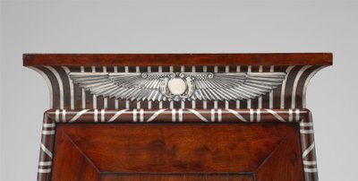Detalje af et møntskab prydet med ægyptiske sølvemblemer, ca. 1805 (mahogni) af Charles Percier