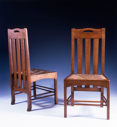 En spisestuestol i eg designet af Charles Rennie Mackintosh til Argyle Street Tearooms, ca. 1898-99 af Charles Rennie Mackintosh