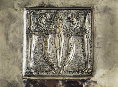 Basrelief, detalje af pejsdekoration, soveværelse af Charles Rennie Mackintosh, Storbritannien, 20. århundrede af Charles Rennie Mackintosh