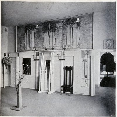 Indvendigt billede af en dekorativ kunstsalon i Wien, omkring 1900 (indretning og møbler af Charles Rennie og Margaret MacDonald Mackintosh) af Charles Rennie Mackintosh