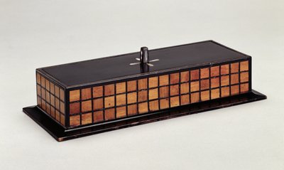 Penneboks til det hvide soveværelse, HousHill, Glasgow (eboniseret træ indlagt med perlemor og valnød) af Charles Rennie Mackintosh