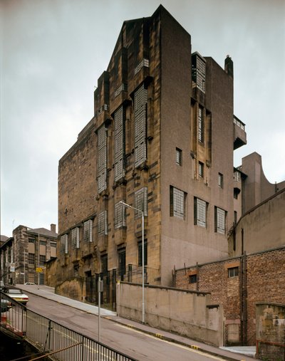 Udsigt over School of Fine Arts designet af arkitekten Charles Rennie Mackintosh (1868-1928) af Charles Rennie Mackintosh