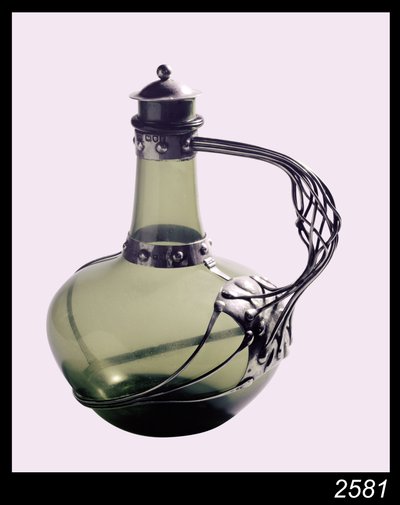 Sølvmonteret grøn glaskaraffel med producentmærke for Håndværkslauget, 1901 (glas og sølv) af Charles Robert Ashbee