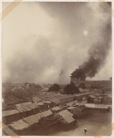 En stor brand ved hovedporten til Peking, 1900 af Chinese Photographer