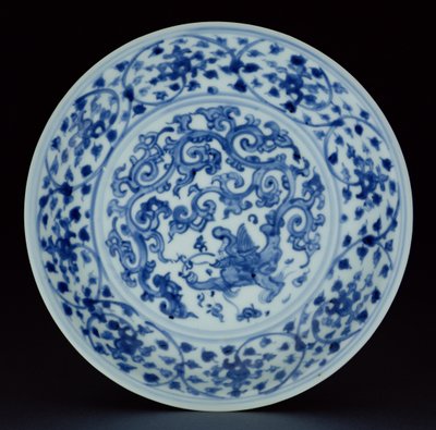 Fad malet med en drage (porcelæn) af Chinese School
