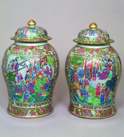 Par Canton famille rose balustervaser og kuplede betræk, tidligt 1800-tal af Chinese School