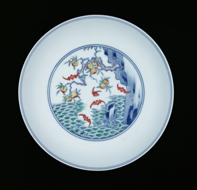 Porcelænsfad malet i underglasur blå og ducai emalje, 1723-1735 (porcelæn) af Chinese School