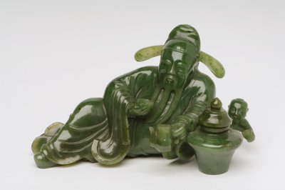 Liggende kinesisk lærd figur (jade) af Chinese School