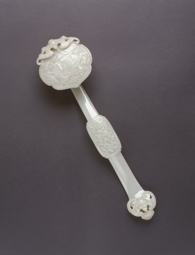 Ruyi scepter (celadon sten) (for detaljer se 241131 & 241132) af Chinese School