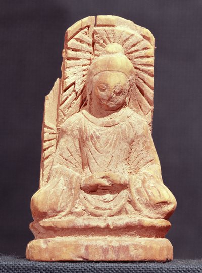 Siddende Buddha i meditation, fra Tumshuq (Xinjiang) 4.-5. århundrede (træ) af Chinese School
