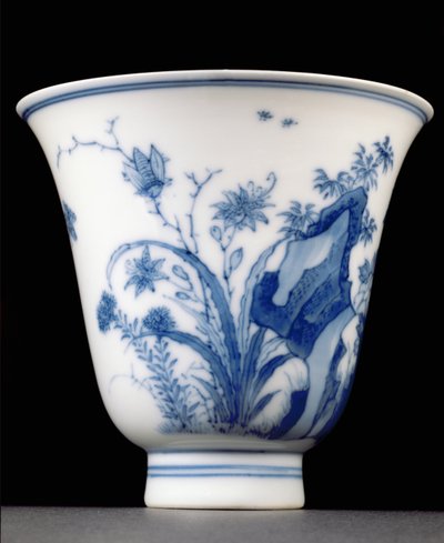 Semi-æggeskal bægerbæger, Kangxi mærke og periode 1662-1722 (porcelæn med blå underglasur) (se 142601, for underside se 142558) af Chinese School