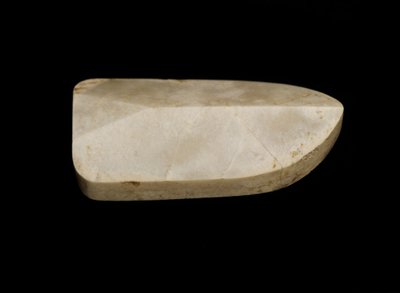 Tungeamulet i form af en cikade af Chinese School