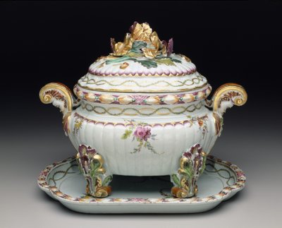 Tureen-on-stand, c.1775dani af Chinese School