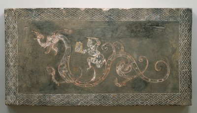 Tomb Brick, 206 BC-AD 09 (lertøj med rødt og hvidt pigment) af Chinese School Chinese School