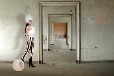 Surrealistisk modetøj til døråbningen af Christine von Diepenbroek