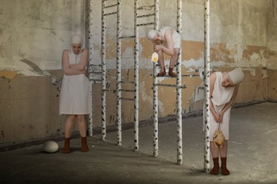 Tre surrealistiske figurer af Christine von Diepenbroek