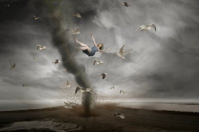 Kvinde i tornado af Christine von Diepenbroek