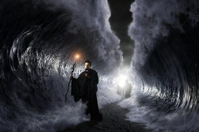 En mand, der skiller de mørke bølger af Christophe Kiciak