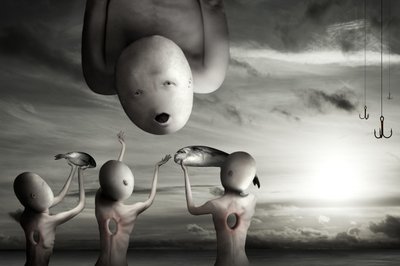 Surrealistisk fiskeoffer af Christophe Kiciak