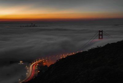Golden Gate-broen en tåget nat af Chuanxu Ren