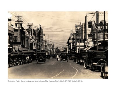 Flagler Street, set mod vest fra foran Halcyon Hotel, 27. marts, 1920 af Claude C. Matlack
