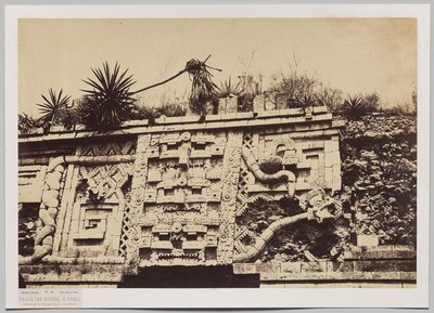 Nonnernes palads i Uxmal (detalje fra slangens facade) af Claude Joseph Désiré Charnay