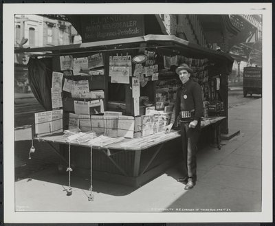 Den blinde nyhedshandler, P.J. McNulty ved sin stand i det nordøstlige hjørne af 3rd Avenue & 42nd Street af Company Byron