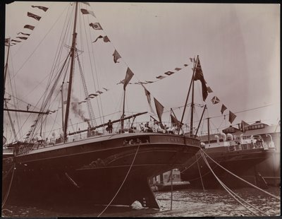 S.S. "Umbria" ved dok, ca. 1897 (s/h-foto) af Company Byron