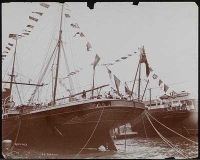S.S. "Umbria" ved dok, ca. 1897 (s/h-foto) af Company Byron