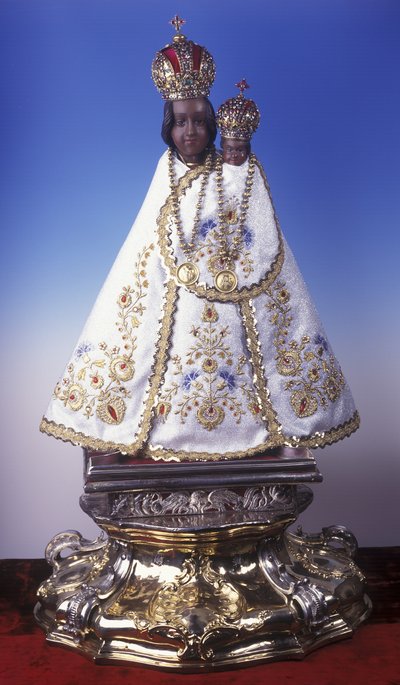 Statuette af Jomfru Maria af Svatá Hora (træ, metal og stof) af Czech School
